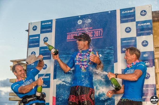 Podium – Aloha Classic ©  Si Crowther / IWT